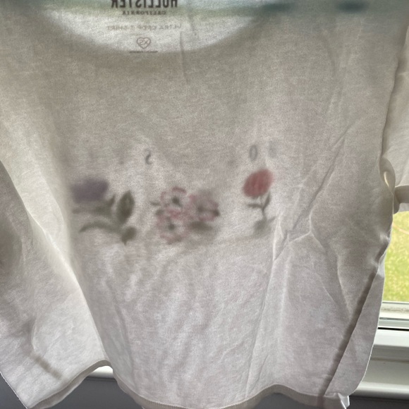 Hollister white crop top with flowers - Picture 2 of 3